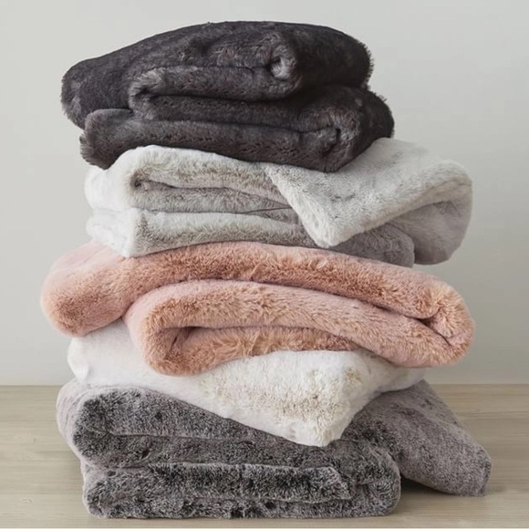 West Elm Chinchilla Faux Fur Throw 🥳HP🥳 - Picture 3 of 8